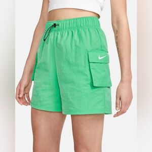 Nike Sportswear Essential Women's High-Rise Woven Shorts Large Cargo Pockets